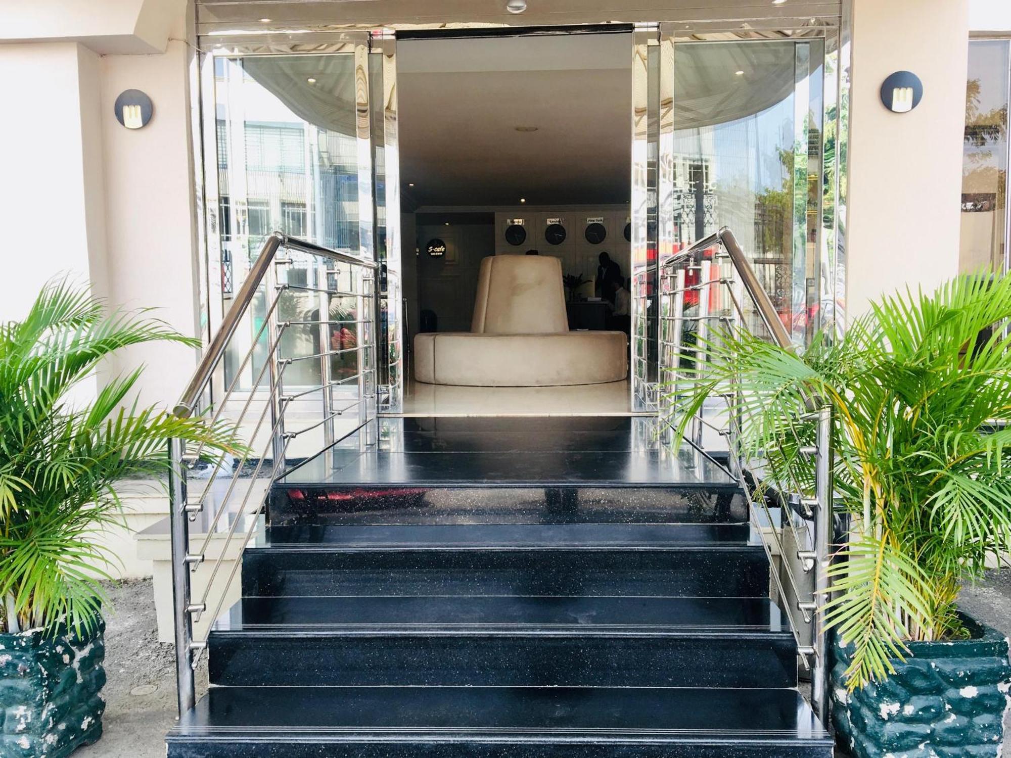 Summerset Continental Hotel Maitama By T E L E Hospitality Abuja Exterior foto