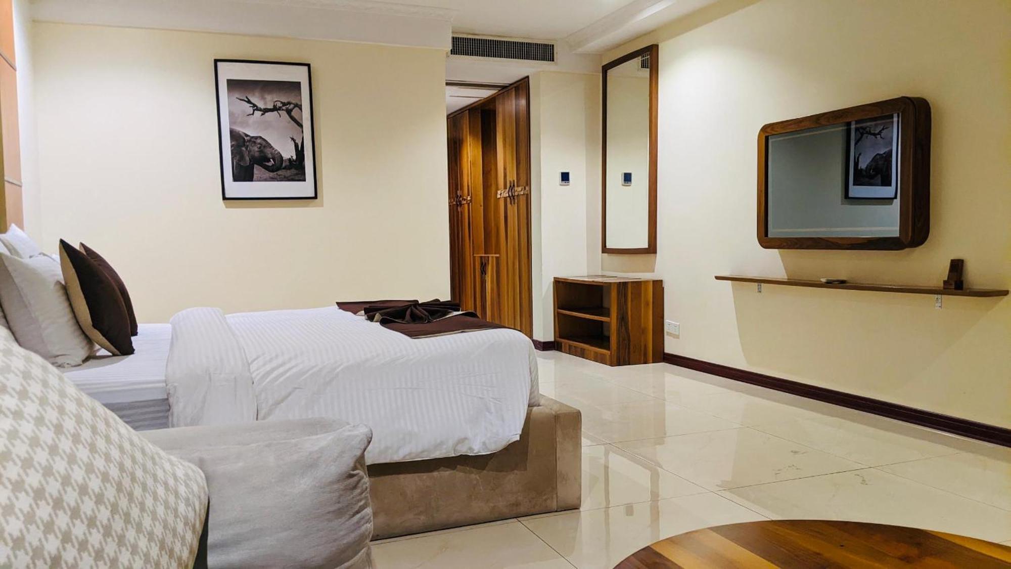 Summerset Continental Hotel Maitama By T E L E Hospitality Abuja Exterior foto